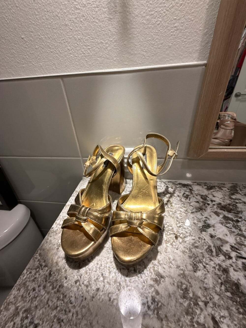 Nine West Wanrasts Gold Metallic Platform Heeled Sandals Size 9M
